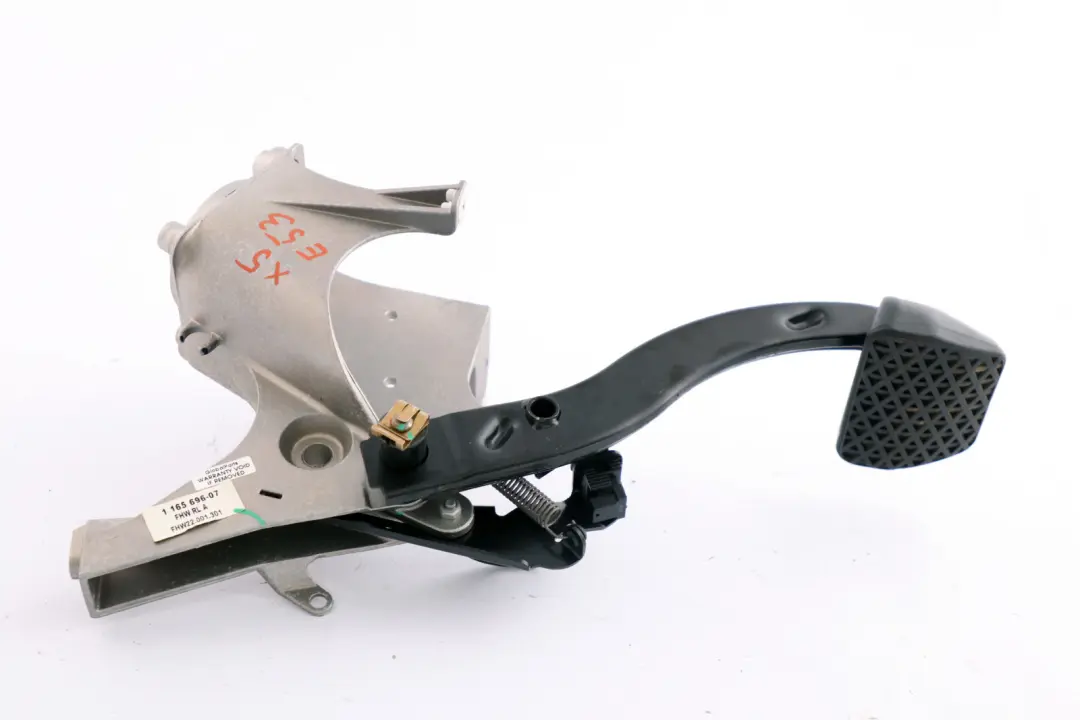 Brake Level Pedal Supporting Bracket Automatic 1165696 to BMW X5 Series E53 with Part number 35211165696 BMW X5 Series E53 Brake Level Pedal Supporting Bracket Automatic 1165696 - SKU rhd-1165696 - Part number 35211165696