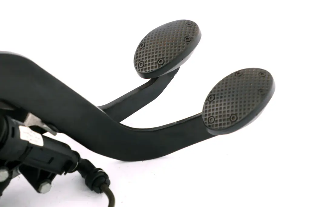 Brake Clutch Pedal Assembly to Mini Cooper One R50 R52 R53 with Part number 1519601 Mini Cooper One R50 R52 R53 Brake Clutch Pedal Assembly - SKU rhd-1519601 - Part number 1519601