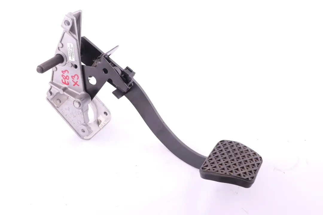 Brake Pedal Mount 3331278 to BMW X3 Series E83 LCI Automatic with Part number 2229128 BMW X3 Series E83 LCI Automatic Brake Pedal Mount 3331278 - SKU rhd-2229128 - Part number 2229128