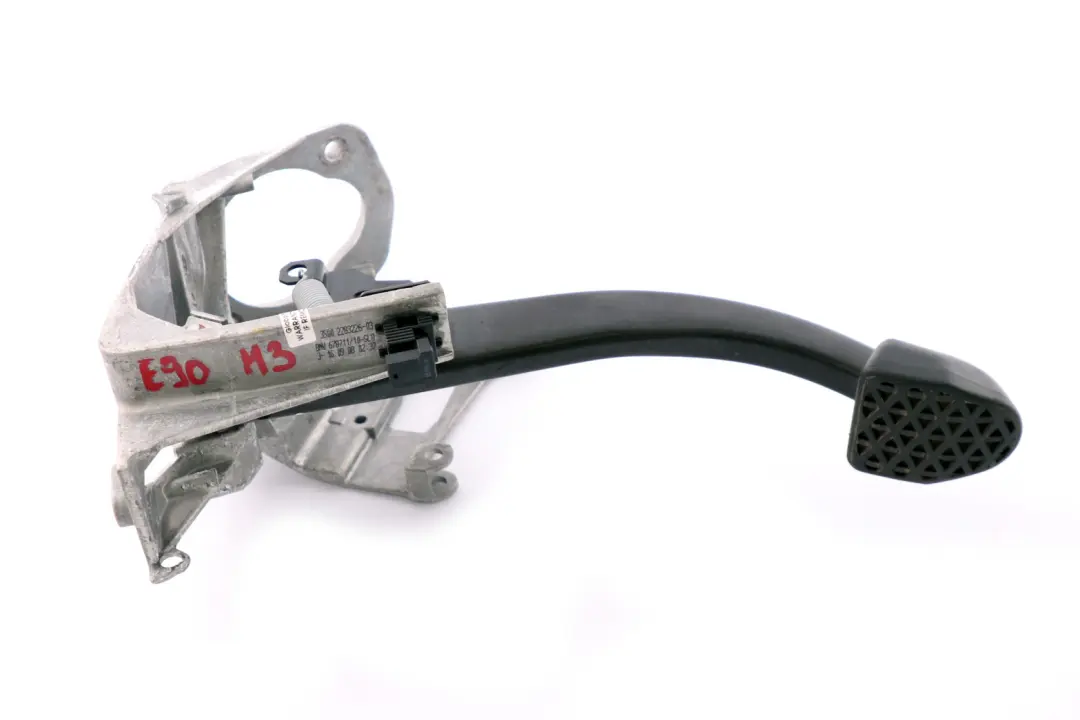 Brake Pedal Foot Controls to BMW 3 Series E90 E92 E93 M3 LCI with Part number 2283226 BMW 3 Series E90 E92 E93 M3 LCI Brake Pedal Foot Controls - SKU rhd-2283226 - Part number 2283226