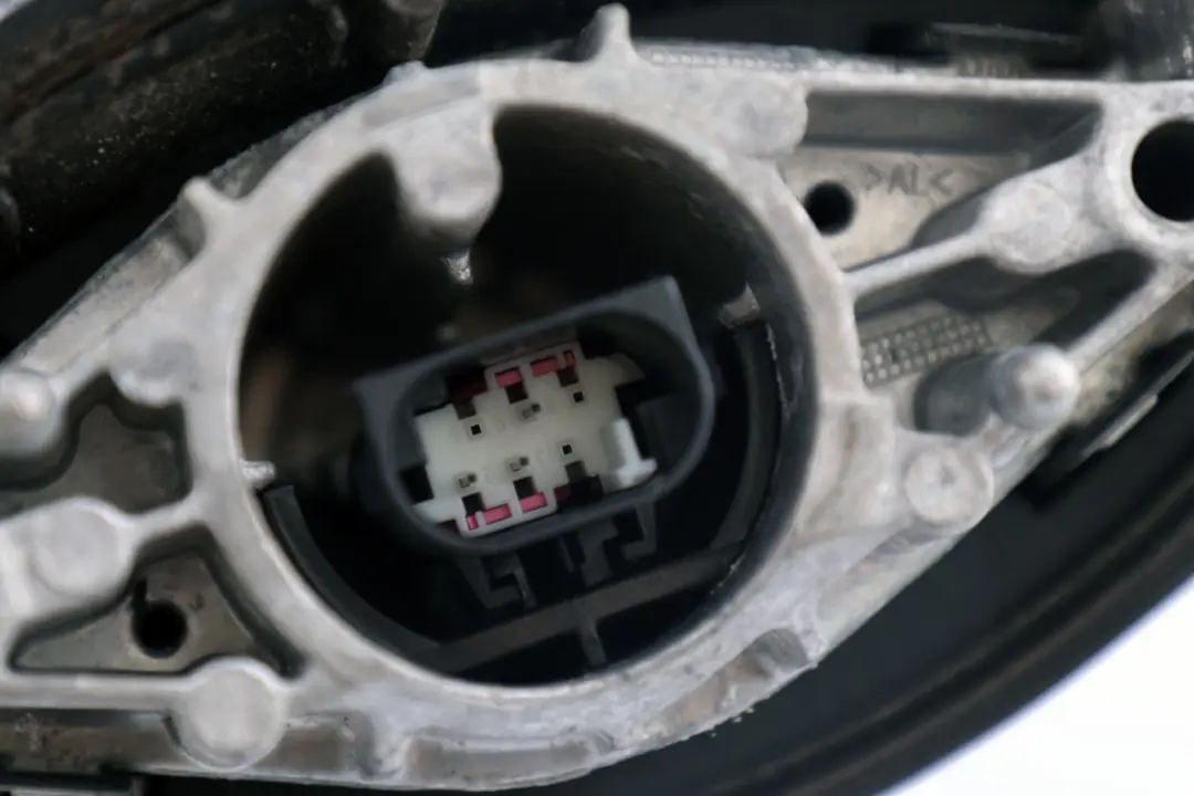 O/S Right Driver Side Door Wing Mirror Base 3 Pins to Mini Cooper One R55 R56 R57 with Part number 2755638 Mini Cooper One R55 R56 R57 O/S Right Driver Side Door Wing Mirror Base 3 Pins - SKU rhd-2755638-3PIN - Part number 2755638