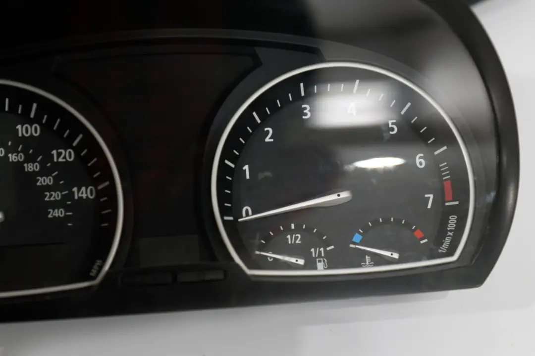 Instrument Cluster Speedo Clocks Petrol Automatic to BMW X3 Series E83 with Part number 3413129 BMW X3 Series E83 Instrument Cluster Speedo Clocks Petrol Automatic - SKU rhd-3413129 - Part number 3413129