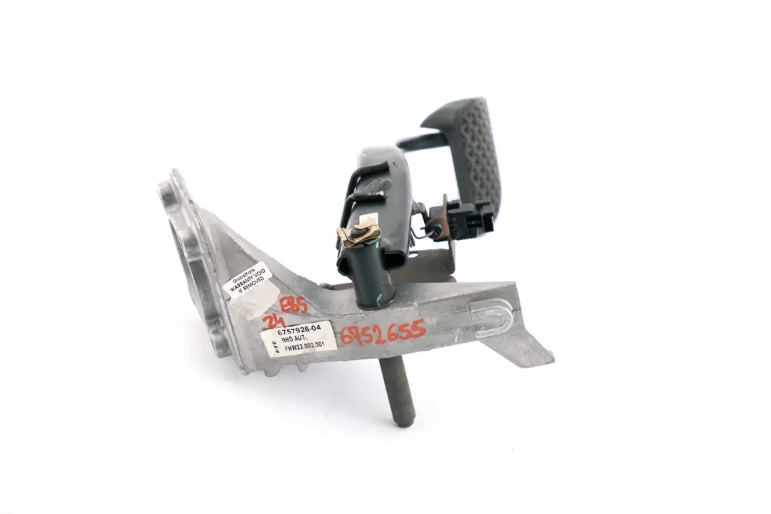 Brake Pedal Mount 6757926 to BMW 3 Z4 Series E46 E85 E86 Automatic with Part number 6752655 BMW 3 Z4 Series E46 E85 E86 Automatic Brake Pedal Mount 6757926 - SKU rhd-6752655 - Part number 6752655