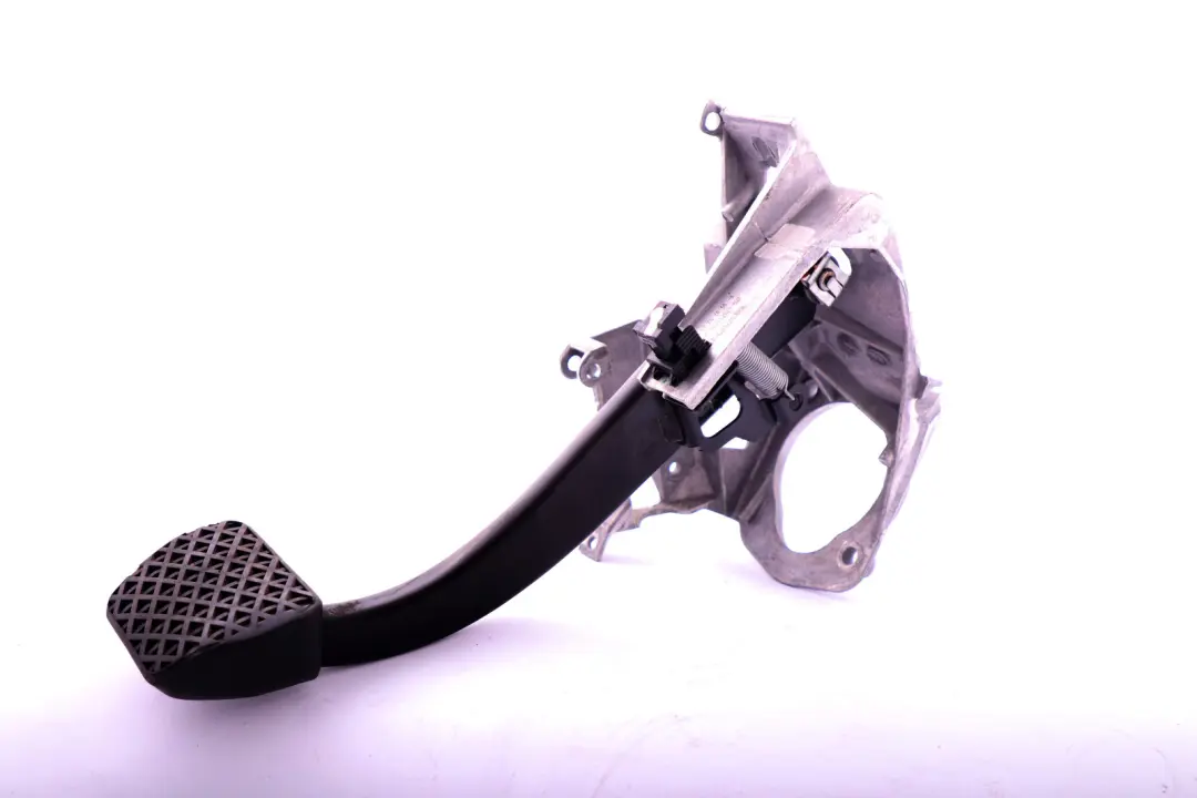 Complete Pedal Brake Assembly to BMW 1 3 X1 Series E81 E87 E90 E91 E92 E93 E84 LCI with Part number 6778979 BMW 1 3 X1 Series E81 E87 E90 E91 E92 E93 E84 LCI Complete Pedal Brake Assembly - SKU rhd-6778979 - Part number 6778979