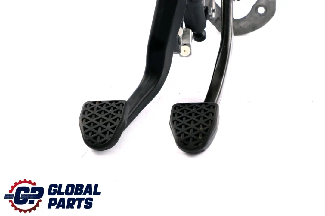Complete Pedal Assembly Clutch Brake to BMW 1 2 3 4 Series F20 F21 F22 F30 F31 F32 with Part number 6860644 BMW 1 2 3 4 Series F20 F21 F22 F30 F31 F32 Complete Pedal Assembly Clutch Brake - SKU rhd-6860644 - Part number 6860644