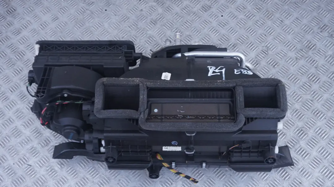 Heater Radiator Matrix Unit Complete to BMW Z4 Series E85 with Part number 64116915197 BMW Z4 Series E85 Heater Radiator Matrix Unit Complete - SKU rhd-6915197 - Part number 64116915197