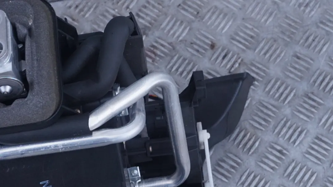 Heater Radiator Matrix Unit Complete to BMW Z4 Series E85 with Part number 64116915197 BMW Z4 Series E85 Heater Radiator Matrix Unit Complete - SKU rhd-6915197 - Part number 64116915197