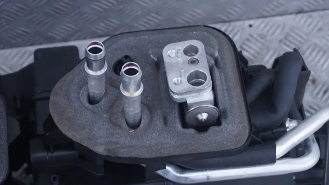 BMW Z4 Series E85 Heater Radiator Matrix Unit Complete - SKU rhd-6915197 - Part number 64116915197