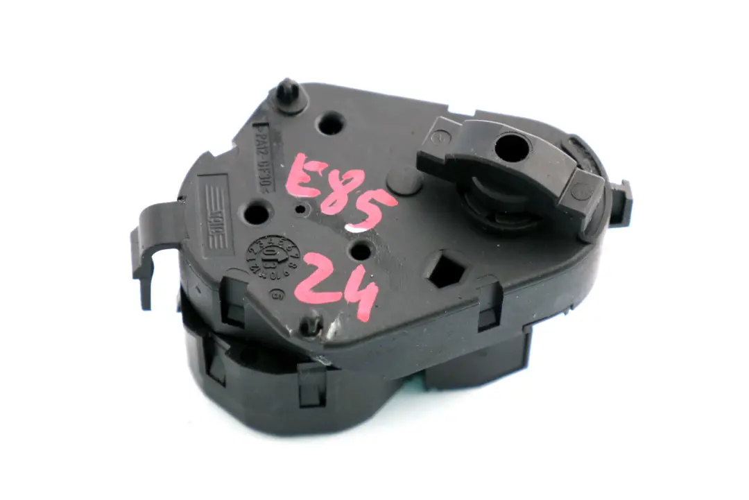 Attuatore riciclo riscaldamento per l'aletta ventilazione per BMW Z4 Serie E85 E86 con numero di parte 6936715 BMW Z4 Serie E85 E86 Attuatore riciclo riscaldamento per l'aletta ventilazione - SKU rhd-6936715 - Numero di parte 6936715