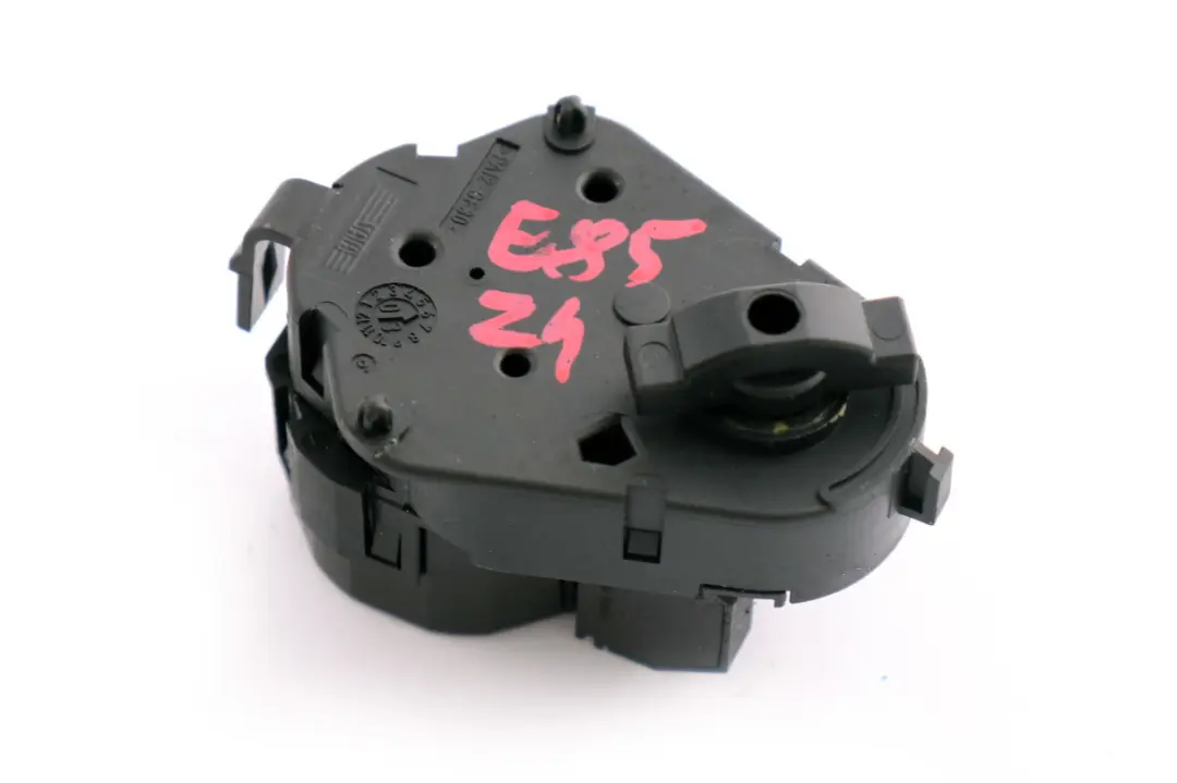 Siłownik ogrzewania Klapa sterująca ogrzewaniem do BMW Z4 E85 E86 o numerze 6936716 BMW Z4 E85 E86 Siłownik ogrzewania Klapa sterująca ogrzewaniem - SKU rhd-6936716 - Numer Części 6936716