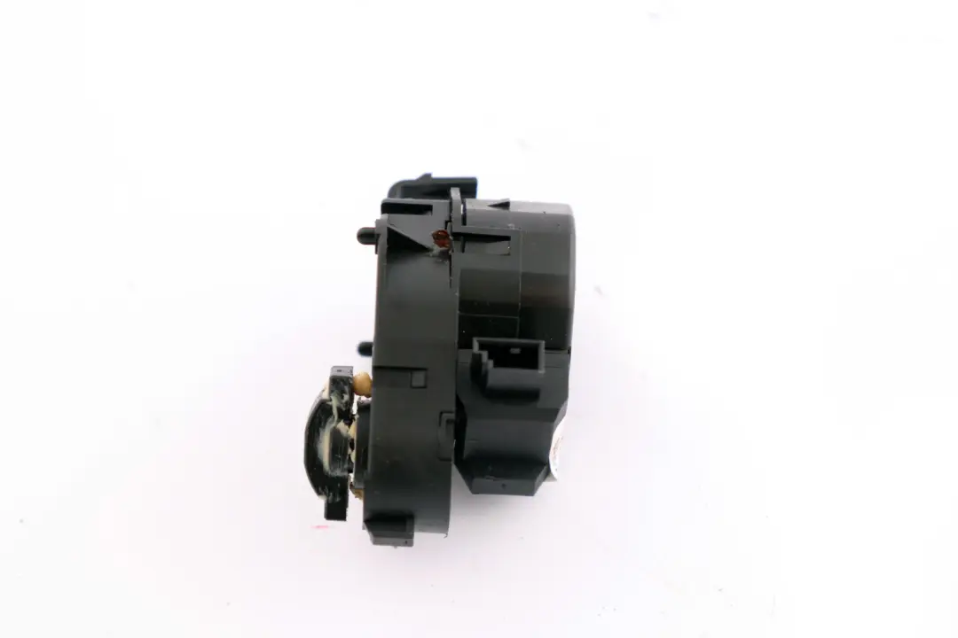 Attuatore riscaldamento Posizionamento Vent Sbrinamento per BMW Z4 E85 E86 con numero di parte 6936717 BMW Z4 E85 E86 Attuatore riscaldamento Posizionamento Vent Sbrinamento - SKU rhd-6936717 - Numero di parte 6936717