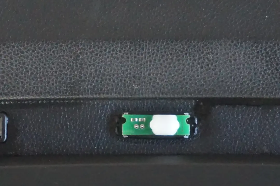 Dashboard Dash Instrument Panel Single Scoop Cream Beige to BMW 3 Series E92 E93 with Part number 6957227 BMW 3 Series E92 E93 Dashboard Dash Instrument Panel Single Scoop Cream Beige - SKU rhd-6957227 - Part number 6957227