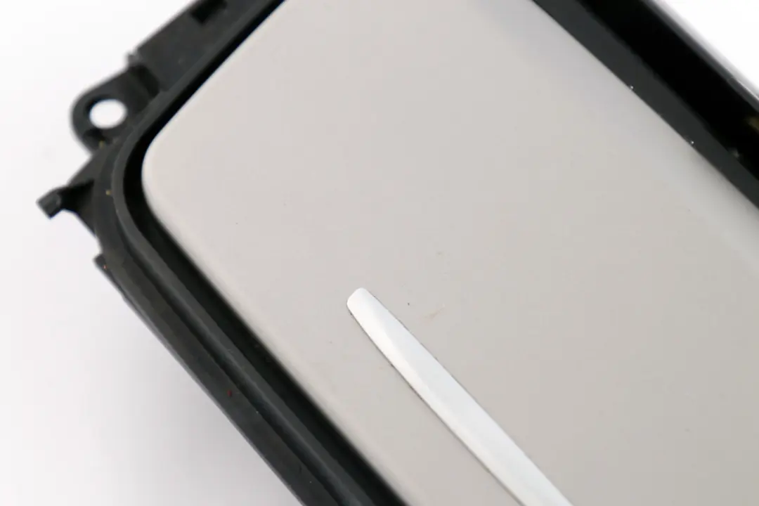 Ashtray Centre Console Titan 90 Silver to BMW 3 Series 10 E90 E91 with Part number 6970136 BMW 3 Series 10 E90 E91 Ashtray Centre Console Titan 90 Silver - SKU rhd-6970136-10 - Part number 6970136