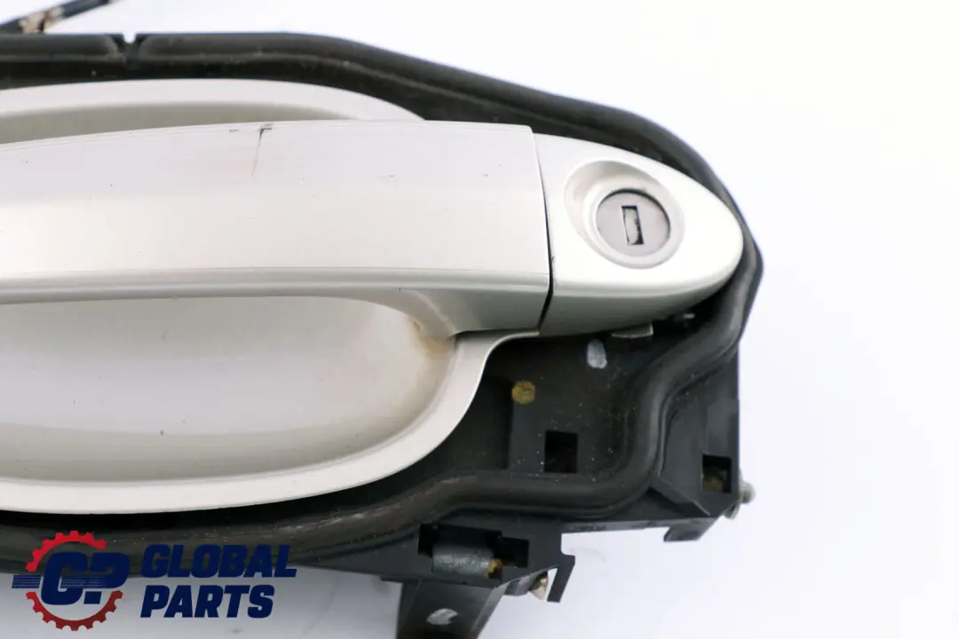 Complete Right O/S Grab Handle Door Mineralsilber Silver to BMW 6 Series E63 E64 with Part number 7008893 BMW 6 Series E63 E64 Complete Right O/S Grab Handle Door Mineralsilber Silver - SKU rhd-7008893-MS - Part number 7008893