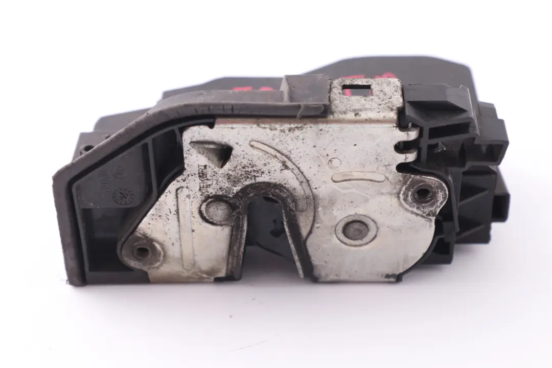 Zamek drzwi prawy przód do BMW E60 E87 E90 o numerze 7036168 BMW E60 E87 E90 Zamek drzwi prawy przód - SKU rhd-7036168 - Numer Części 7036168