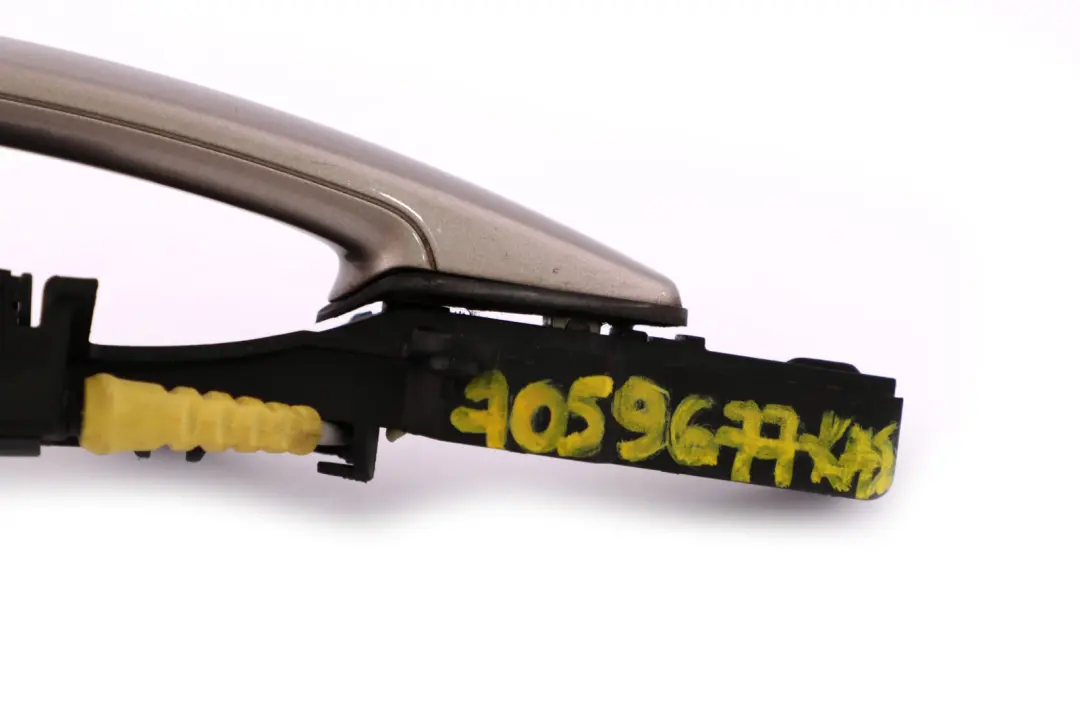 Front Right Door Grab Handle O/S Kaschmirsilber Silver A72 to BMW 1 Series E81 E87 with Part number 7059677 BMW 1 Series E81 E87 Front Right Door Grab Handle O/S Kaschmirsilber Silver A72 - SKU rhd-7059677-KAS - Part number 7059677