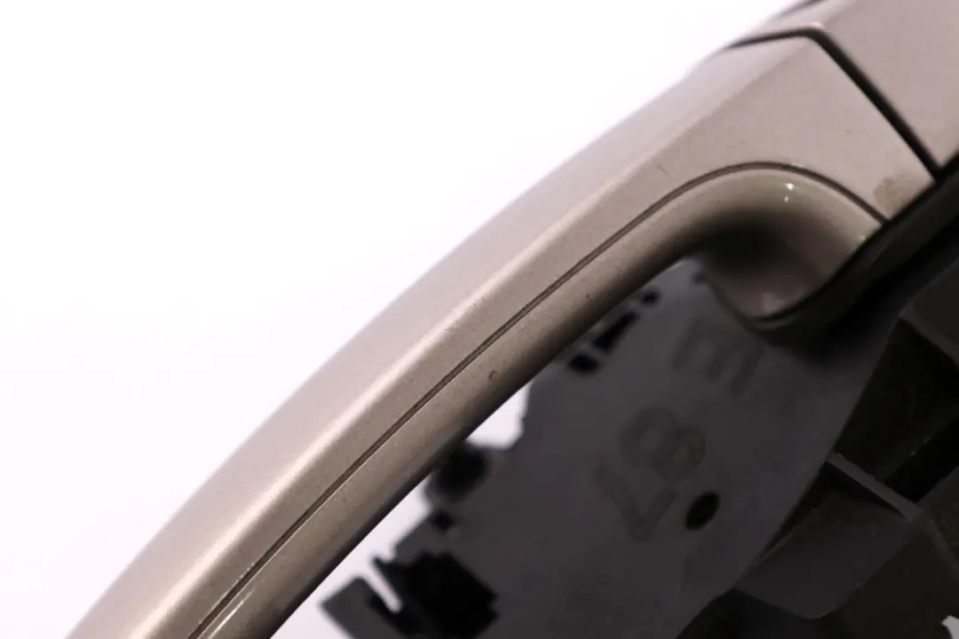 Front Right Door Grab Handle O/S Kaschmirsilber Silver A72 to BMW 1 Series E81 E87 with Part number 7059677 BMW 1 Series E81 E87 Front Right Door Grab Handle O/S Kaschmirsilber Silver A72 - SKU rhd-7059677-KAS - Part number 7059677