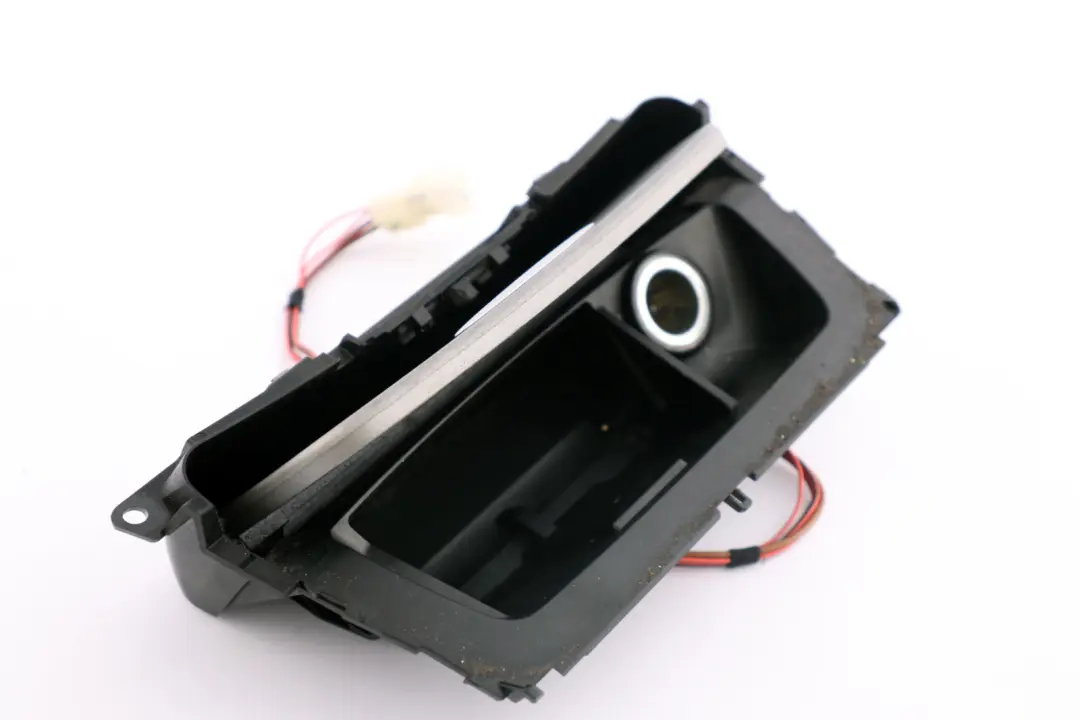 Cenicero Consola Central Decoración Titanio Mate para BMW Serie 1 E87 con número de pieza 7078571 BMW Serie 1 E87 Cenicero Consola Central Decoración Titanio Mate - SKU 7078571-32 - Número de pieza 7078571