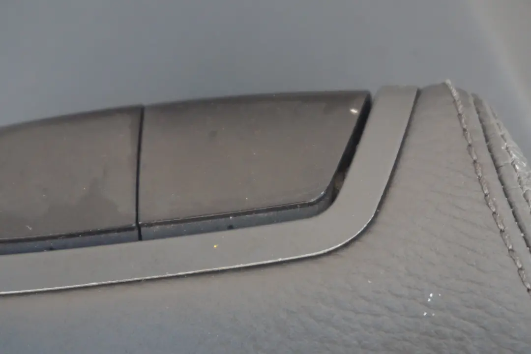 Centre Console Armrest Part Basaltgrau Grey to BMW 6 Series E63 E64 with Part number 7145204 BMW 6 Series E63 E64 Centre Console Armrest Part Basaltgrau Grey - SKU rhd-7145204 - Part number 7145204
