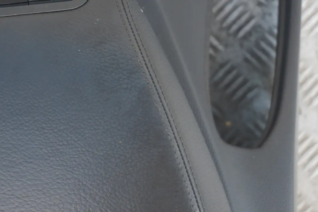 Centre Console Armrest Part Basaltgrau Grey to BMW 6 Series E63 E64 with Part number 7145204 BMW 6 Series E63 E64 Centre Console Armrest Part Basaltgrau Grey - SKU rhd-7145204 - Part number 7145204