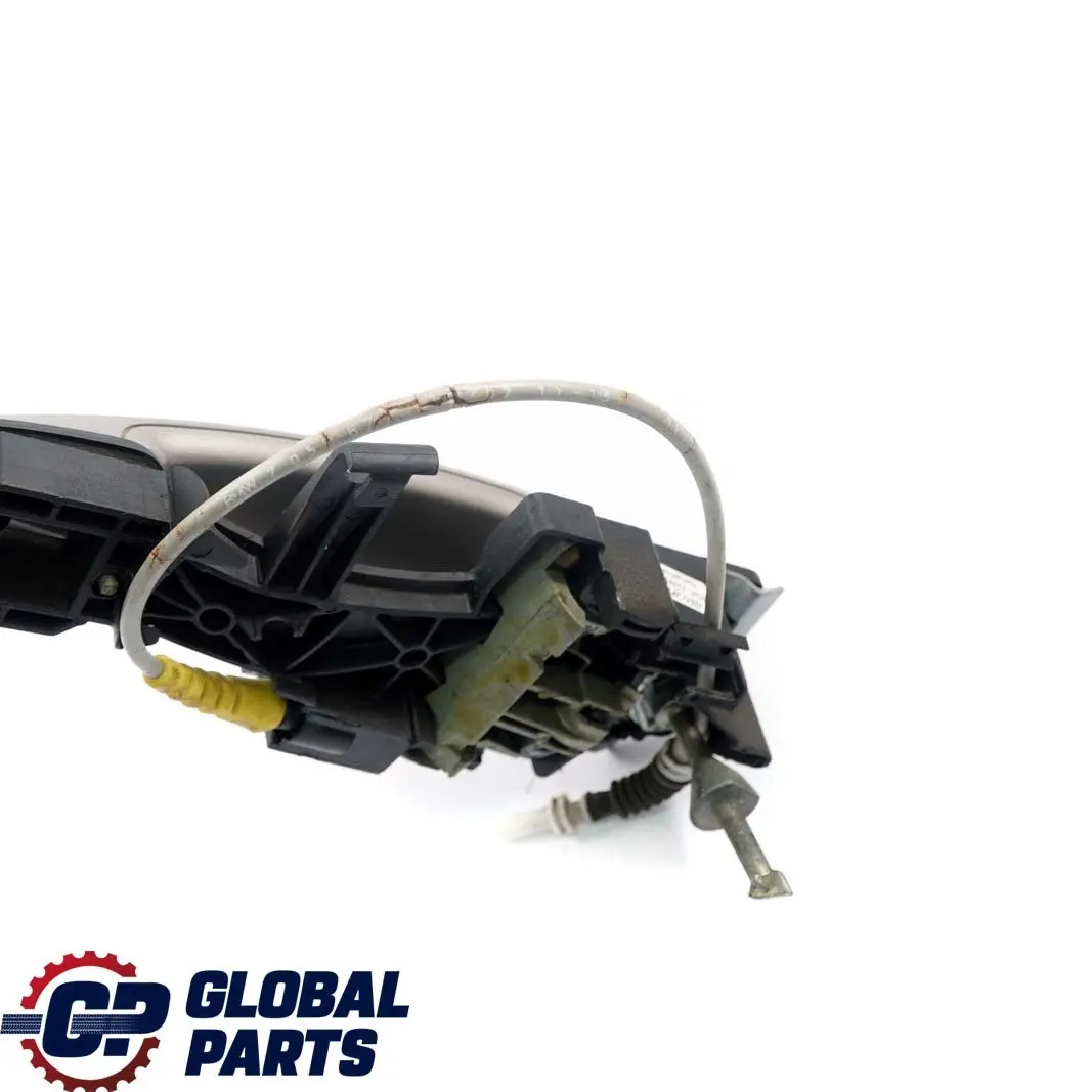 BMW 1 Series E88 Front Right Grab Handle O/S Kaschmirsilber Cashmere Silver A72 - SKU rhd-7207560-KAS - Part number 7207560