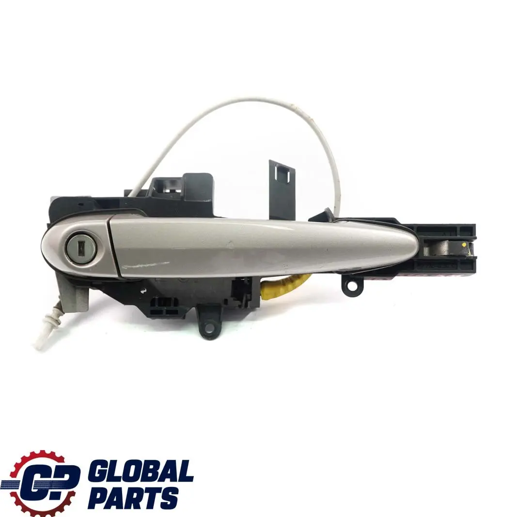 Front Right Grab Handle O/S Kaschmirsilber Cashmere Silver A72 to BMW 1 Series E88 with Part number 7207560 BMW 1 Series E88 Front Right Grab Handle O/S Kaschmirsilber Cashmere Silver A72 - SKU rhd-7207560-KAS - Part number 7207560