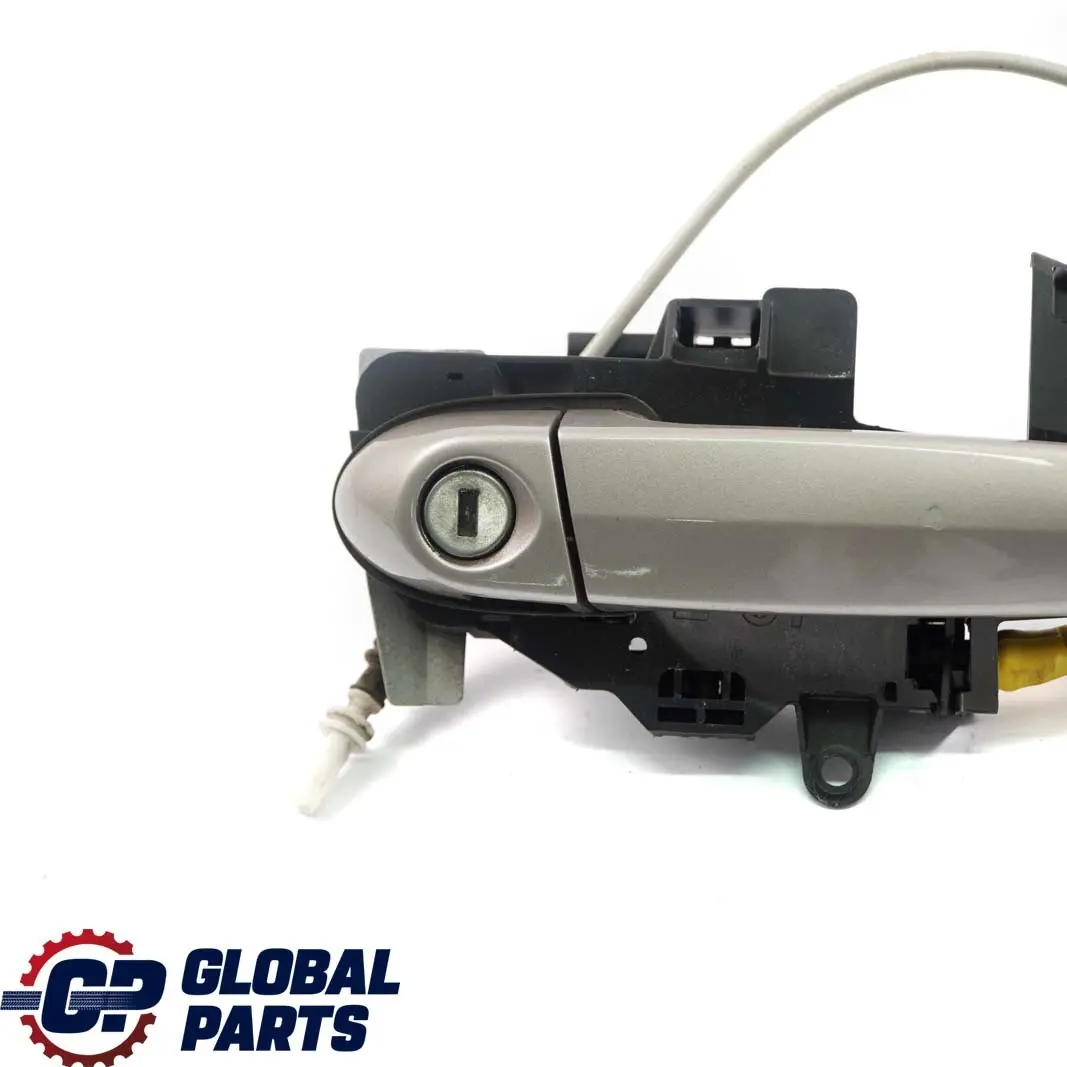 Front Right Grab Handle O/S Kaschmirsilber Cashmere Silver A72 to BMW 1 Series E88 with Part number 7207560 BMW 1 Series E88 Front Right Grab Handle O/S Kaschmirsilber Cashmere Silver A72 - SKU rhd-7207560-KAS - Part number 7207560