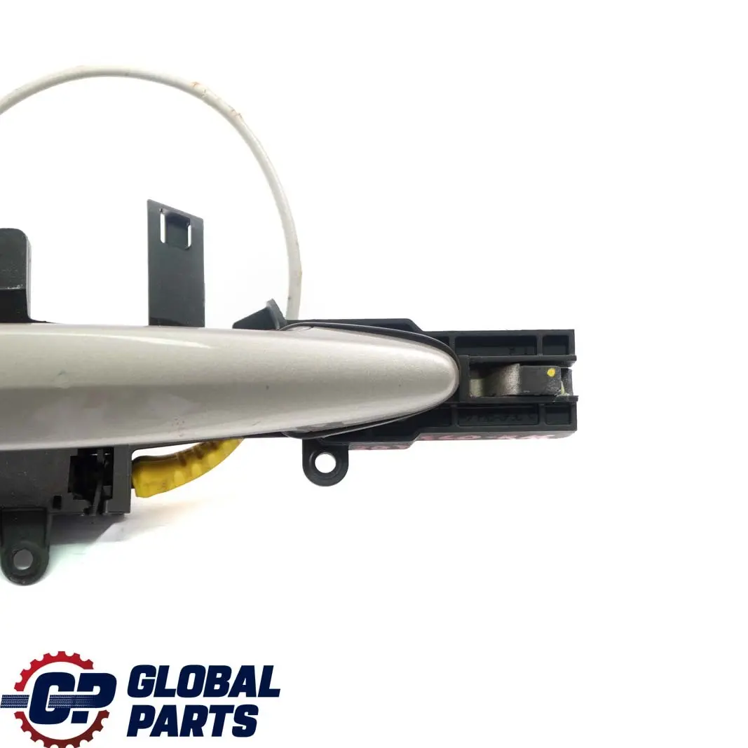 Front Right Grab Handle O/S Kaschmirsilber Cashmere Silver A72 to BMW 1 Series E88 with Part number 7207560 BMW 1 Series E88 Front Right Grab Handle O/S Kaschmirsilber Cashmere Silver A72 - SKU rhd-7207560-KAS - Part number 7207560