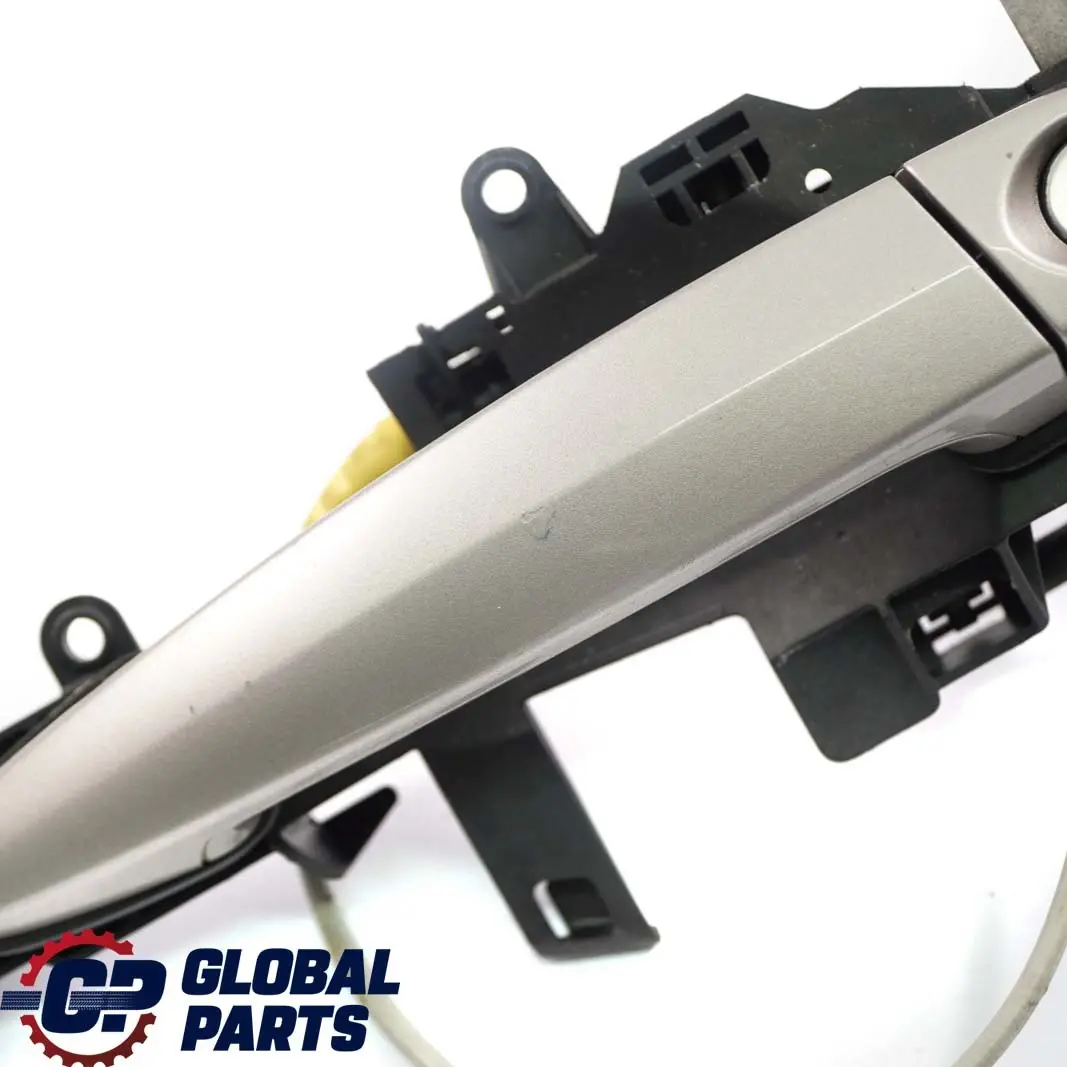 Front Right Grab Handle O/S Kaschmirsilber Cashmere Silver A72 to BMW 1 Series E88 with Part number 7207560 BMW 1 Series E88 Front Right Grab Handle O/S Kaschmirsilber Cashmere Silver A72 - SKU rhd-7207560-KAS - Part number 7207560