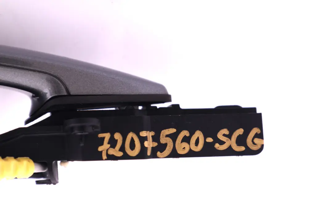 Complete Front Right Grab Handle O/S Spacegrau Grey to BMW 1 Series E88 with Part number 0392530 BMW 1 Series E88 Complete Front Right Grab Handle O/S Spacegrau Grey - SKU rhd-7207560-SCG - Part number 0392530