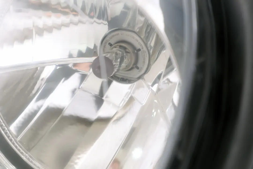 Headlight Right O/S Turn Indicator White to BMW MINI Cooper F56 F57 F57 with Part number 7401604 BMW MINI Cooper F56 F57 F57 Headlight Right O/S Turn Indicator White - SKU rhd-7401604 - Part number 7401604