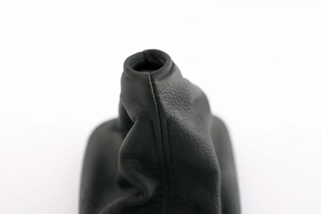 Leather Gear Lever Cover Selector Boot Black to BMW 5 SERIES E60 E61 Automatic with Part number 7526099 BMW 5 SERIES E60 E61 Automatic Leather Gear Lever Cover Selector Boot Black - SKU rhd-7526099 - Part number 7526099