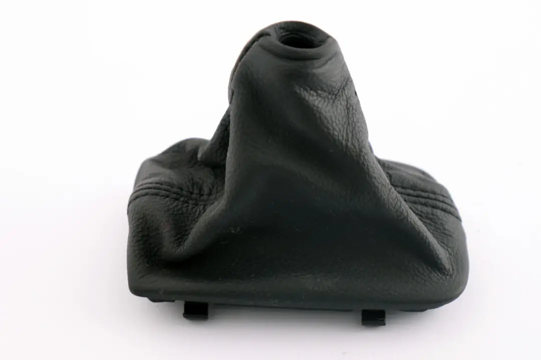 Leather Gear Lever Cover Selector Boot Black to BMW 5 SERIES E60 E61 Automatic with Part number 7526099 BMW 5 SERIES E60 E61 Automatic Leather Gear Lever Cover Selector Boot Black - SKU rhd-7526099 - Part number 7526099