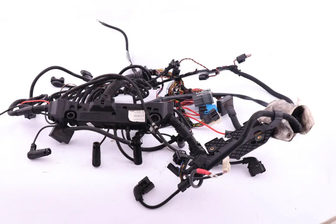 M57N2 Diesel Automatic Engine Wiring Loom Harness to BMW 3 Series E90 E91 E92 325D with Part number 7801103 BMW 3 Series E90 E91 E92 325D M57N2 Diesel Automatic Engine Wiring Loom Harness - SKU rhd-7801103 - Part number 7801103