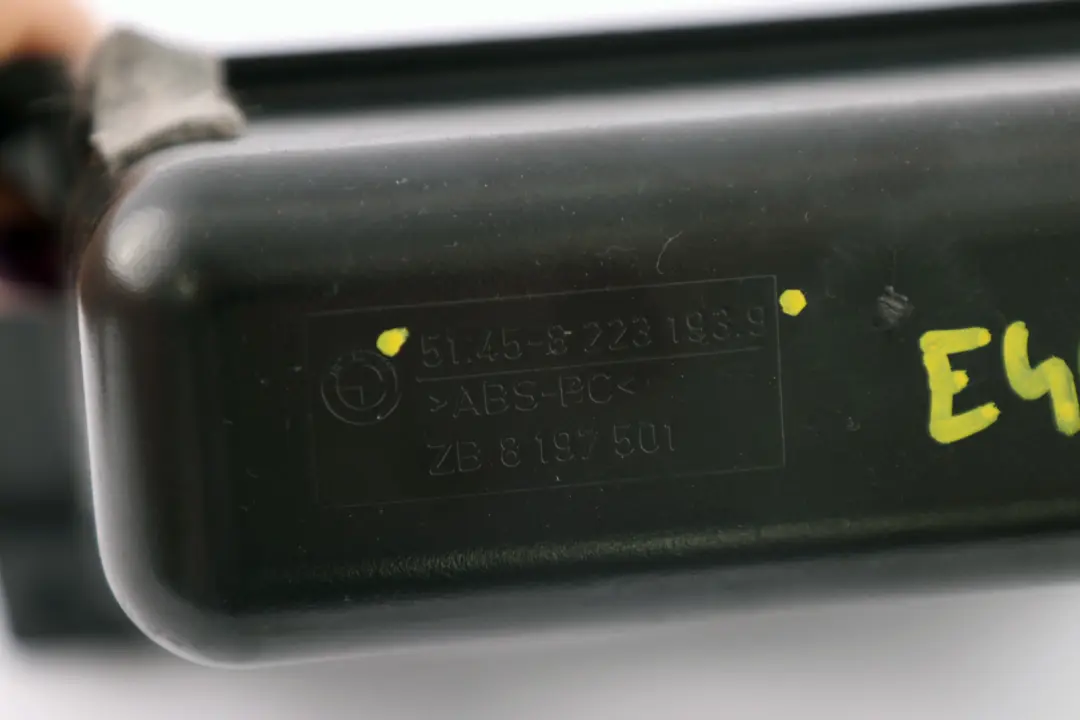 Folding Partition Housing Black Dashboard to BMW 3 Series E46 Compact with Part number 8223193 BMW 3 Series E46 Compact Folding Partition Housing Black Dashboard - SKU rhd-8223193 - Part number 8223193