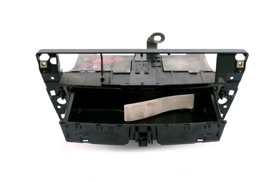 BMW E65 E66 Cruscotto Pannello Strumenti Cassetto Inferiore - SKU rhd-8261060-2 - Numero di parte 8261060