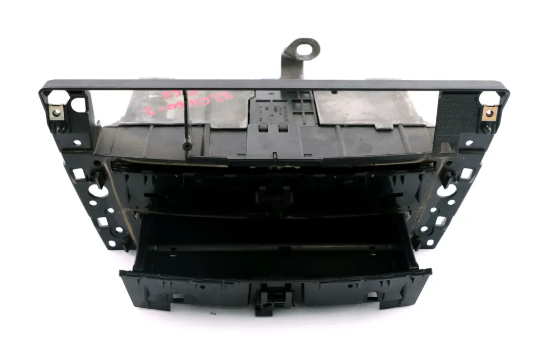 BMW E65 E66 Cruscotto Pannello Strumenti Cassetto Inferiore - SKU rhd-8261060-2 - Numero di parte 8261060