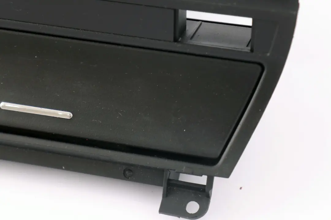 Dashboard Instrument Panel Centre Console Ashtray 8208789 to BMW 3 Series E46 with Part number 8268894 BMW 3 Series E46 Dashboard Instrument Panel Centre Console Ashtray 8208789 - SKU rhd-8268894 - Part number 8268894