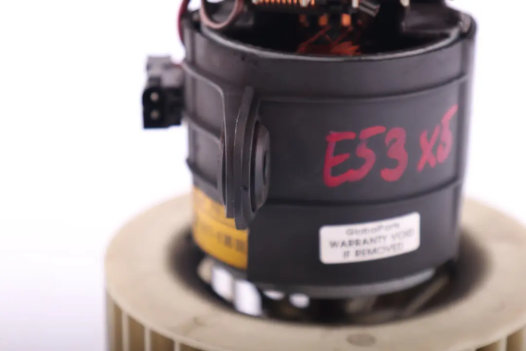 Moteur Du Ventilateur De Chauffage 6411 pour BMW X5 E39 E53 à propos du numéro de pièce 8385558 BMW X5 E39 E53 Moteur Du Ventilateur De Chauffage 6411 - SKU rhd-8385558 - Numéro de pièce 8385558