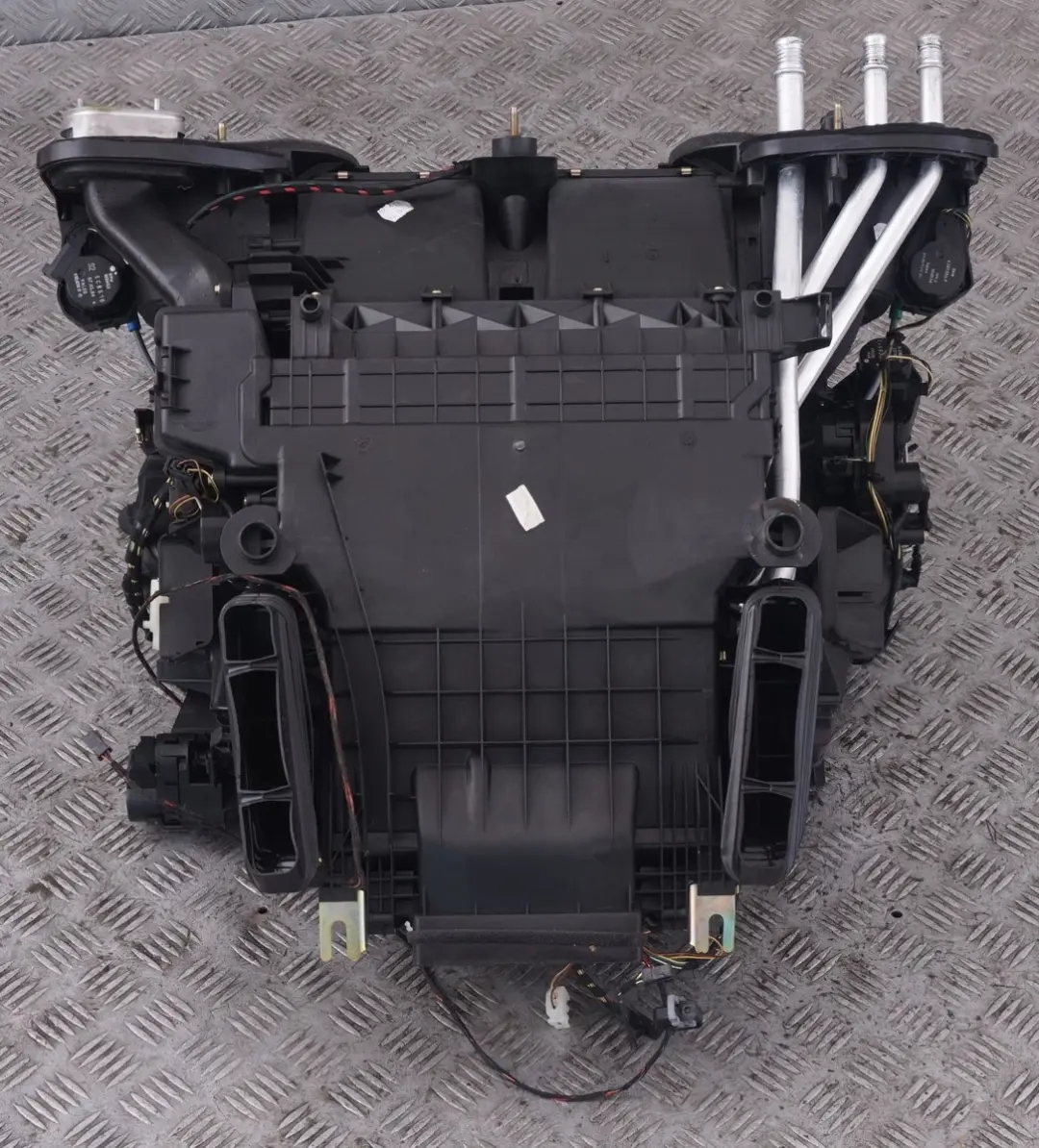 Complete Heater Air Conditioning Radiator Matrix Unit to BMW X5 Series E53 with Part number 8385565 BMW X5 Series E53 Complete Heater Air Conditioning Radiator Matrix Unit - SKU rhd-8385565 - Part number 8385565