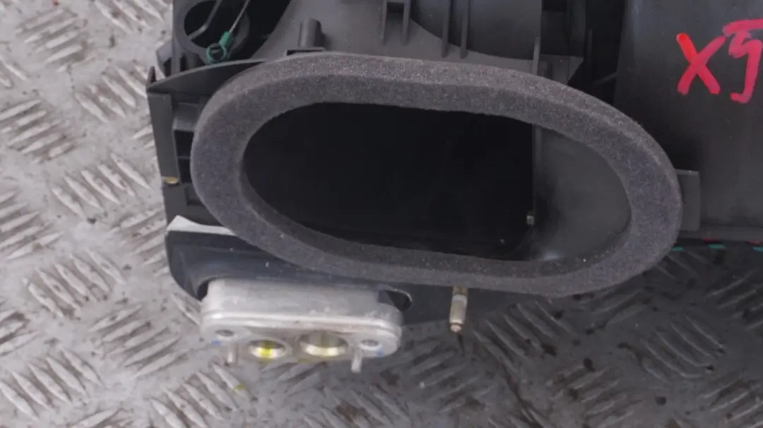 Complete Heater Air Conditioning Radiator Matrix Unit to BMW X5 Series E53 with Part number 8385565 BMW X5 Series E53 Complete Heater Air Conditioning Radiator Matrix Unit - SKU rhd-8385565 - Part number 8385565