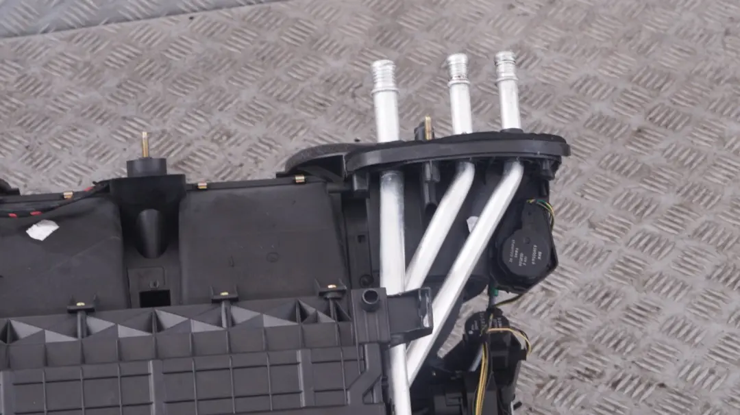 Complete Heater Air Conditioning Radiator Matrix Unit to BMW X5 Series E53 with Part number 8385565 BMW X5 Series E53 Complete Heater Air Conditioning Radiator Matrix Unit - SKU rhd-8385565 - Part number 8385565