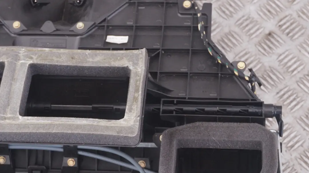 Complete Heater Air Conditioning Radiator Matrix Unit to BMW X5 Series E53 with Part number 8385565 BMW X5 Series E53 Complete Heater Air Conditioning Radiator Matrix Unit - SKU rhd-8385565 - Part number 8385565