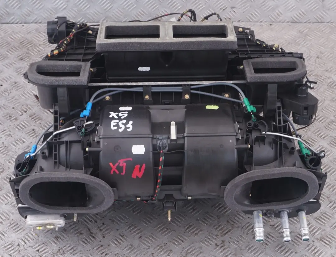 Complete Heater Air Conditioning Radiator Matrix Unit to BMW X5 Series E53 with Part number 8385565 BMW X5 Series E53 Complete Heater Air Conditioning Radiator Matrix Unit - SKU rhd-8385565 - Part number 8385565