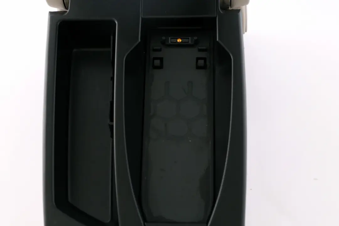 Centre Arm Rest Telephone Beige to BMW 1 Series E81 E82 E87 LCI with Part number 9110499 BMW 1 Series E81 E82 E87 LCI Centre Arm Rest Telephone Beige - SKU rhd-9110499 - Part number 9110499