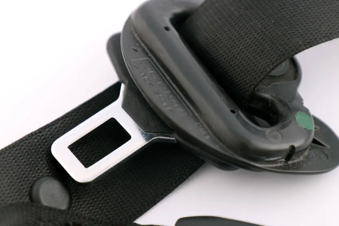 Front Right O/S Tensioner Safety Belt Seatbelt Buckle to BMW 5 Series E60 E61 with Part number 9117238 BMW 5 Series E60 E61 Front Right O/S Tensioner Safety Belt Seatbelt Buckle - SKU rhd-9117238 - Part number 9117238