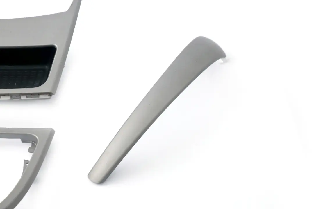 Set Cover Ashtray Dashboard Trim Strip Titan Silver Matt to BMW 1 Series 2 E81 with Part number 9128805 BMW 1 Series 2 E81 Set Cover Ashtray Dashboard Trim Strip Titan Silver Matt - SKU rhd-9128805-2 - Part number 9128805