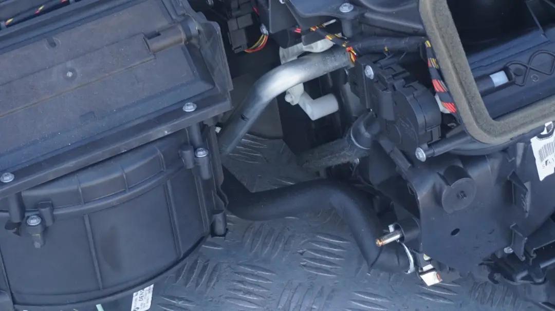 Heater Radiator Matrix Unit Complete to BMW 3 Series E90 E91 with Part number 6947272 BMW 3 Series E90 E91 Heater Radiator Matrix Unit Complete - SKU rhd-9136171-3 - Part number 6947272