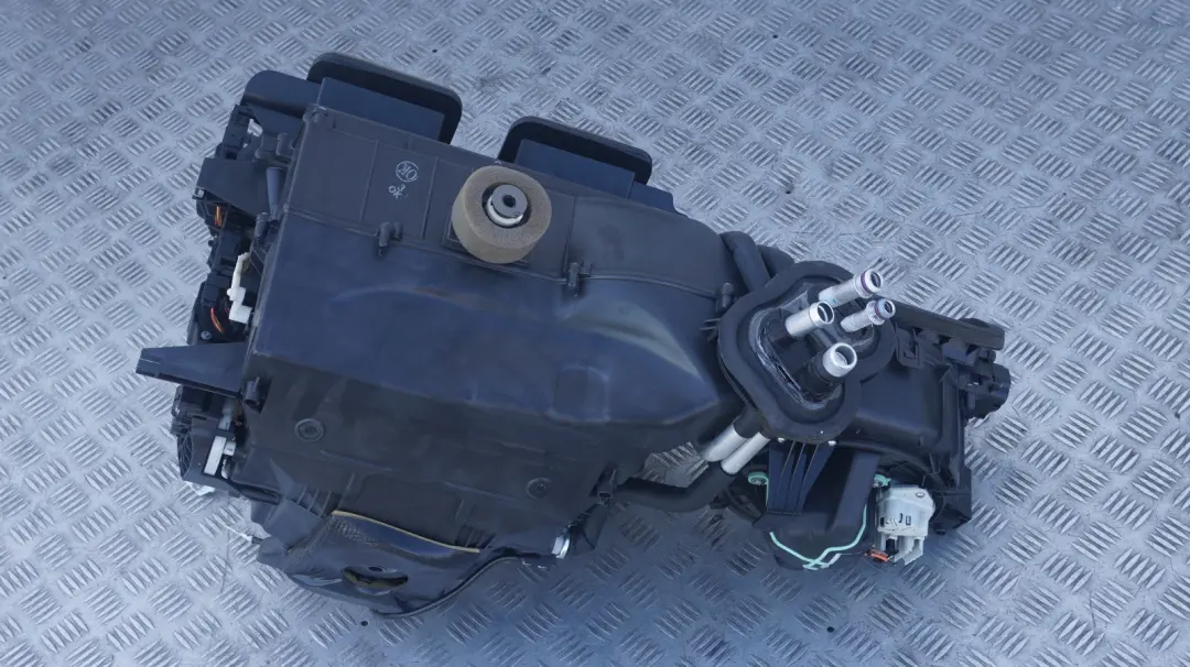 BMW 3 Series E90 E91 Heater Radiator Matrix Unit Complete - SKU rhd-9136171-3 - Part number 6947272