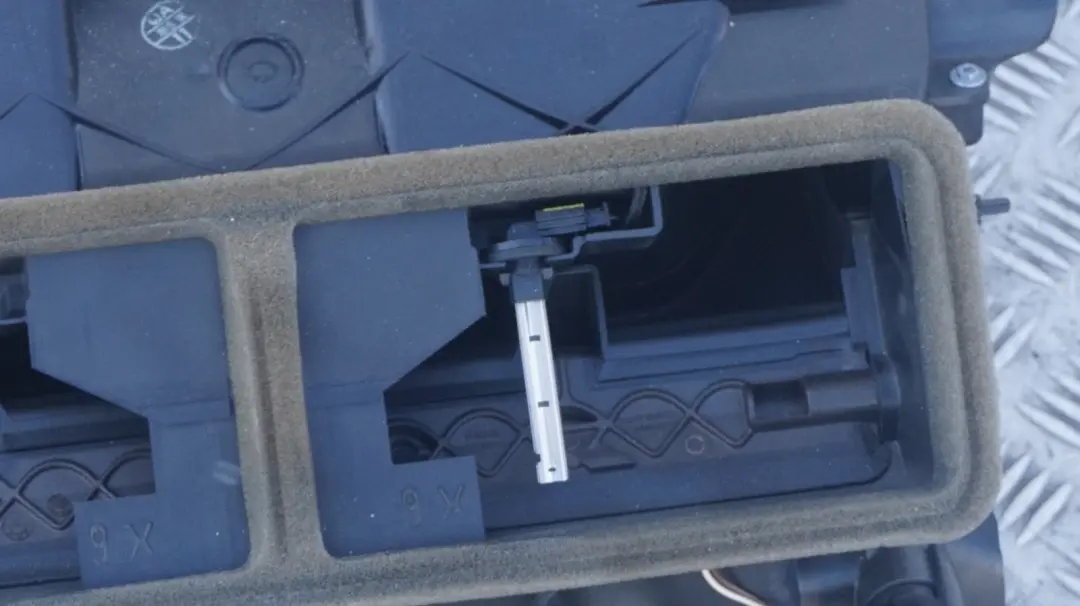 BMW 3 Series E90 E91 Heater Radiator Matrix Unit Complete - SKU rhd-9136171-3 - Part number 6947272